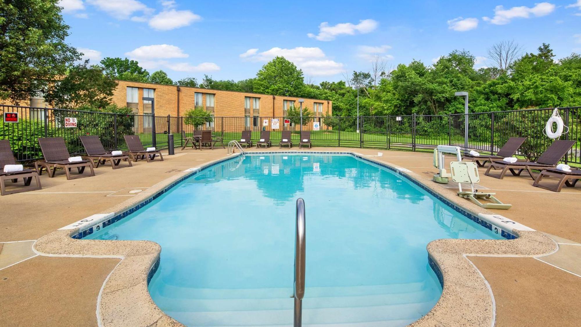 Best Western Leesburg Bagian luar foto